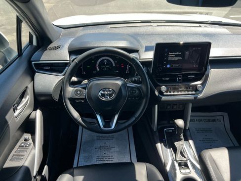 Used 2024 Toyota Corolla Cross AWD Hybrid image 2