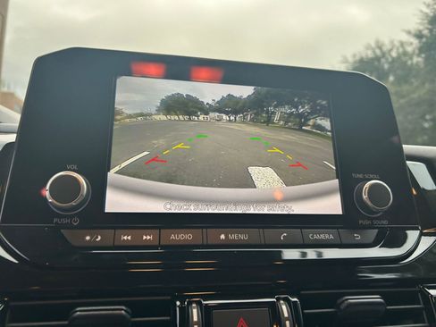 Used 2025 Nissan Pathfinder SV image 17