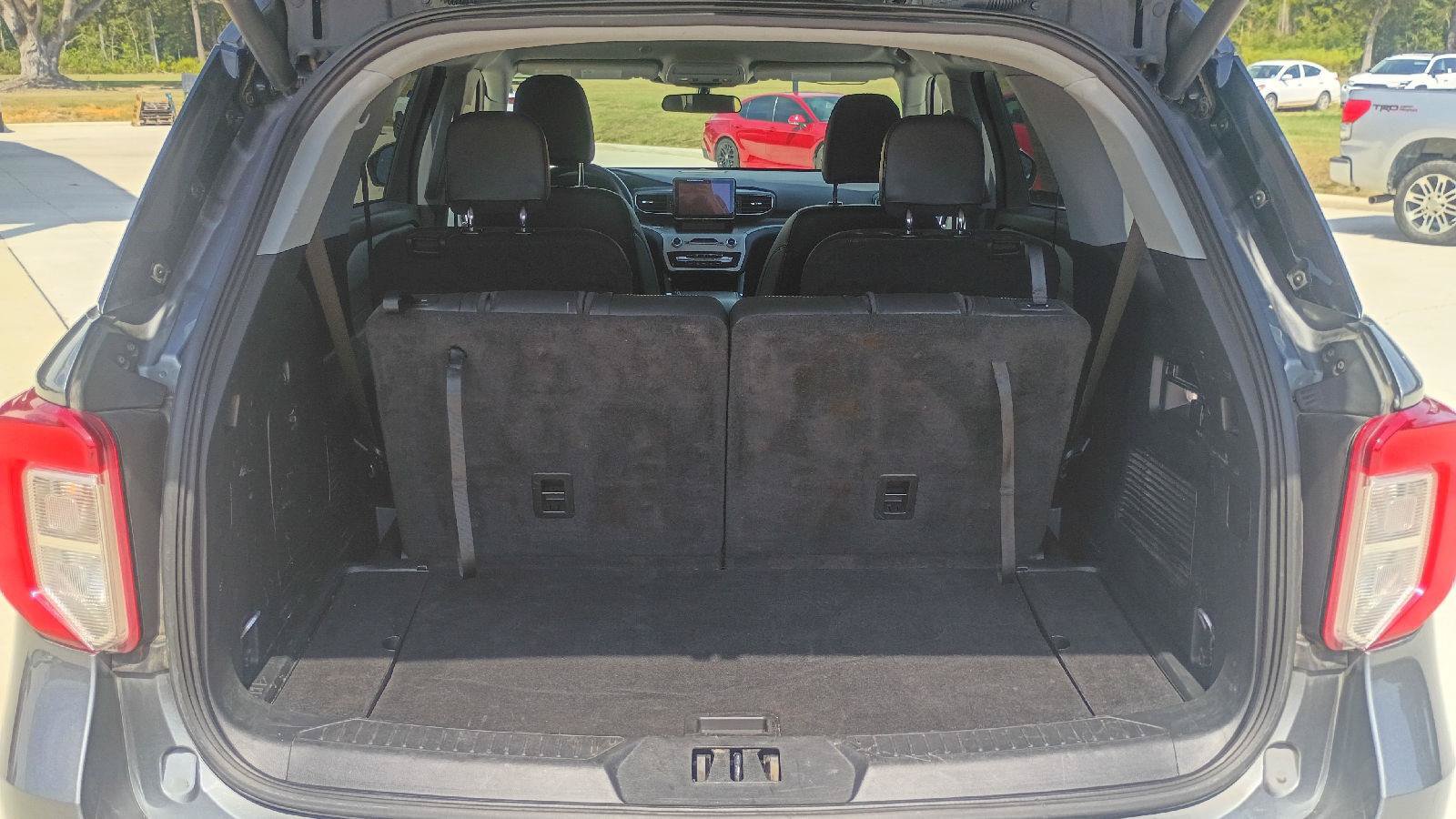 Used 2023 Ford Explorer XLT w/ Equipment Group 202A AWD/4WD image 18