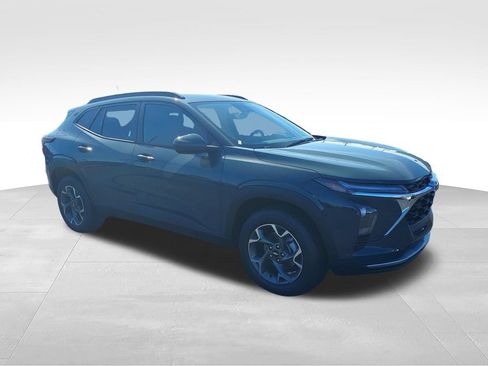 New 2026 Chevrolet Trax LT w/ LT Convenience Package FWD image 7