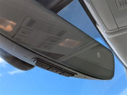 Used 2021 Volkswagen Tiguan SE image 26