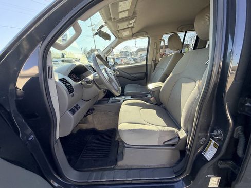 Used 2012 Nissan Frontier SV image 22