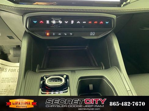New 2026 Jeep Cherokee Overland w/ Trailer Tow Group AWD/4WD image 24