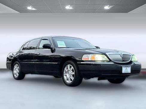Used 2007 Lincoln Town Car Executive L image 6