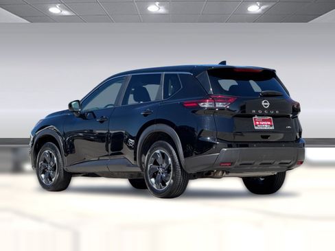 Used 2025 Nissan Rogue SV AWD/4WD image 3
