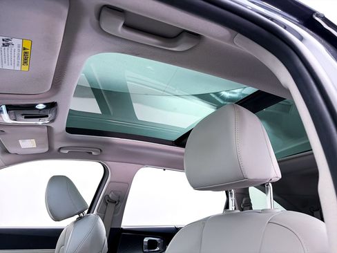 Used 2023 Kia Sorento SX Prestige w/ Panoramic Sunroof Package AWD/4WD image 3