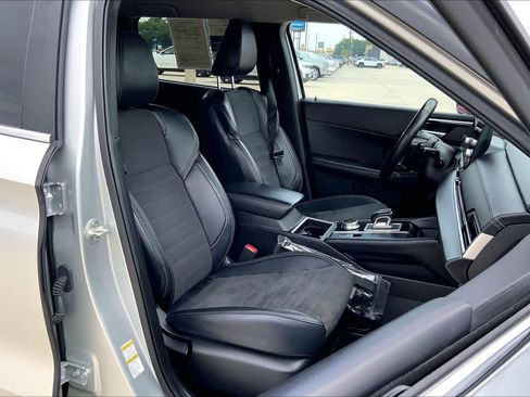 Used 2024 Mitsubishi Outlander SE FWD image 9