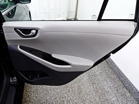 Used 2017 Hyundai Ioniq SEL image 12
