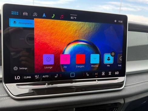 Certified 2025 Volkswagen Tiguan SE FWD image 26