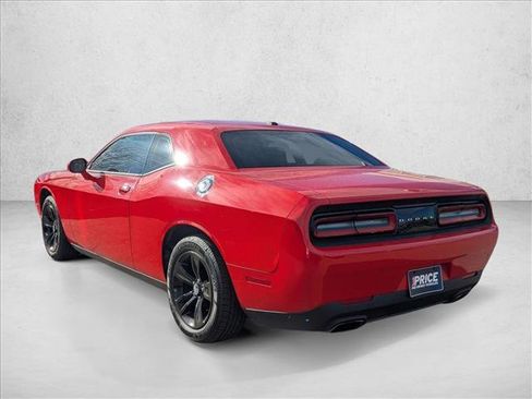 Used 2016 Dodge Challenger SXT image 8