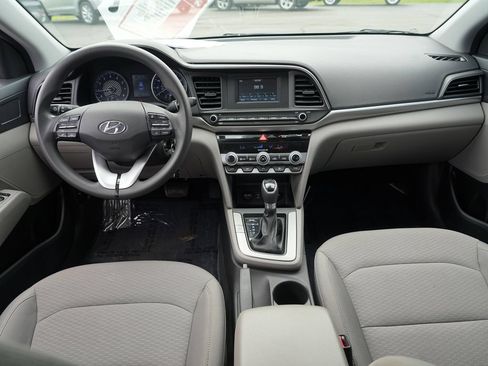Used 2020 Hyundai Elantra SE FWD image 26