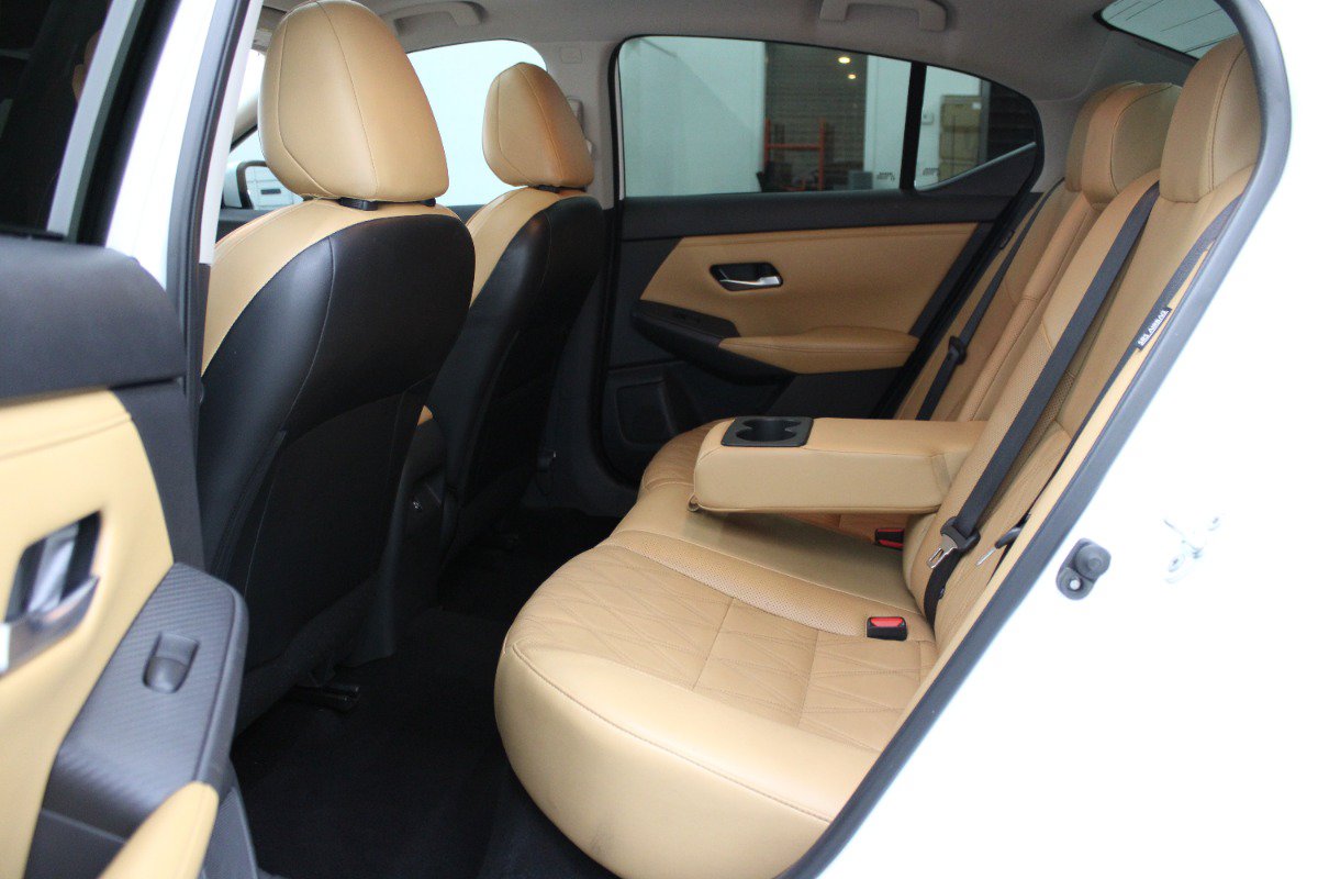 Used 2021 Nissan Sentra SV w/ SV Premium Package FWD image 8