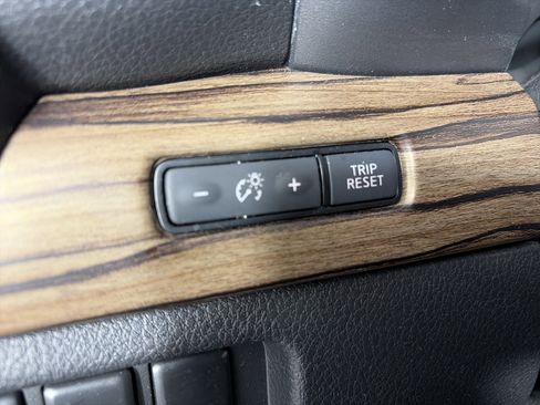Used 2021 Nissan Titan SL w/ Moonroof Package AWD/4WD image 36