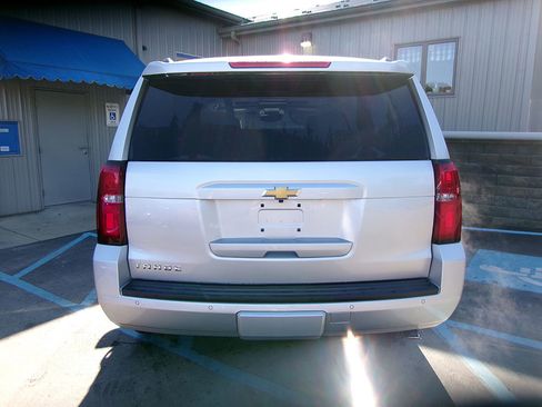 Used 2019 Chevrolet Tahoe LT w/ LT Signature Package image 5