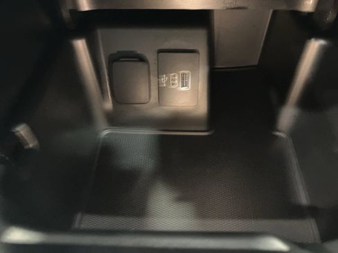 Used 2025 Ford Explorer Active AWD/4WD image 16