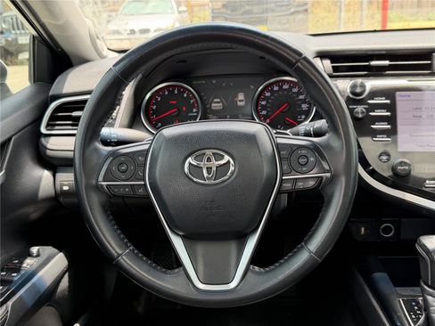 Used 2018 Toyota Camry XSE FWD image 17