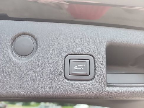 Used 2023 Chevrolet Equinox LT AWD/4WD image 19