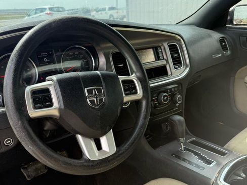 Used 2013 Dodge Charger SE RWD image 8