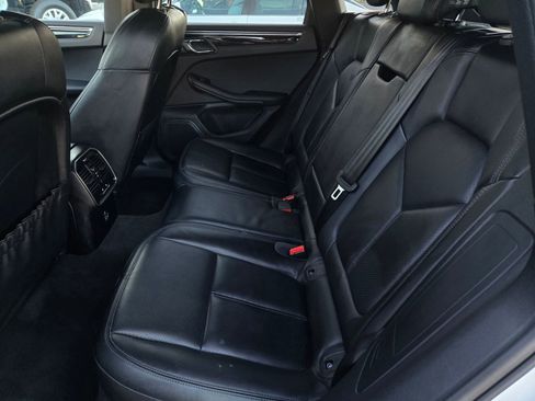 Used 2024 Porsche Macan AWD/4WD image 11