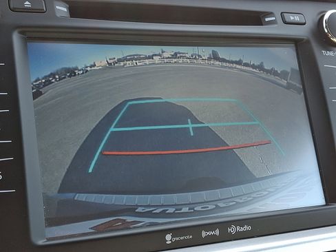 Used 2018 Toyota Highlander XLE image 19