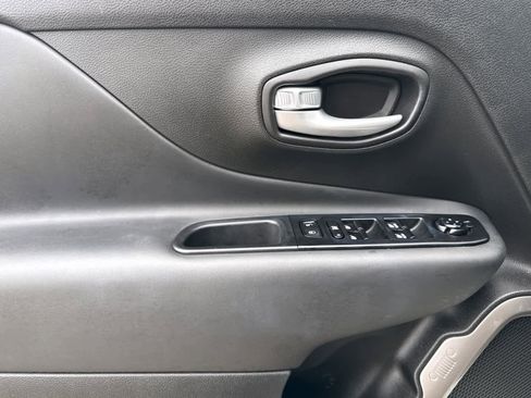 Used 2023 Jeep Renegade Limited image 12