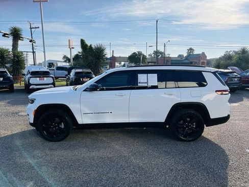 Used 2021 Jeep Grand Cherokee L Laredo image 4