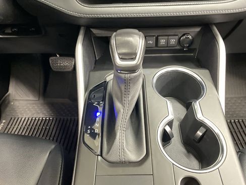 Used 2021 Toyota Highlander XLE image 26