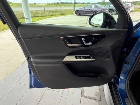 Used 2025 Mercedes-Benz GLC 300 4MATIC image 12