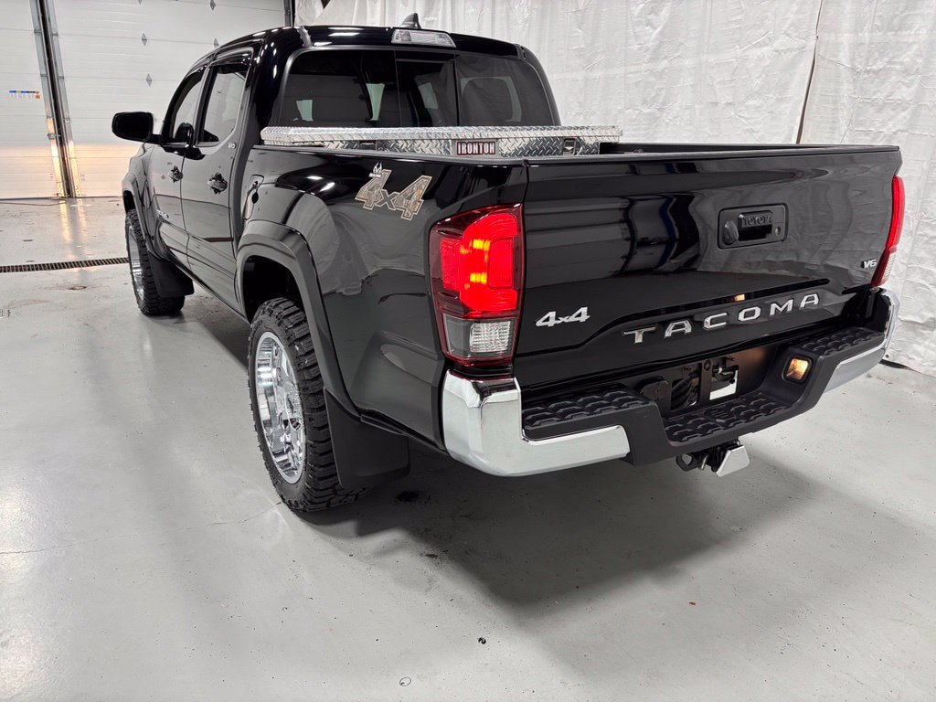 Used 2022 Toyota Tacoma SR5 AWD/4WD image 5