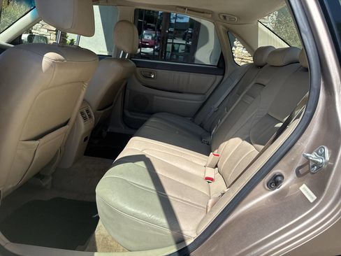 Used 2001 Toyota Avalon XLS image 12