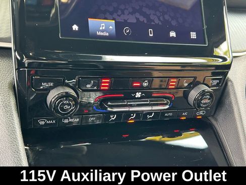 Certified 2024 Jeep Grand Cherokee Altitude image 23