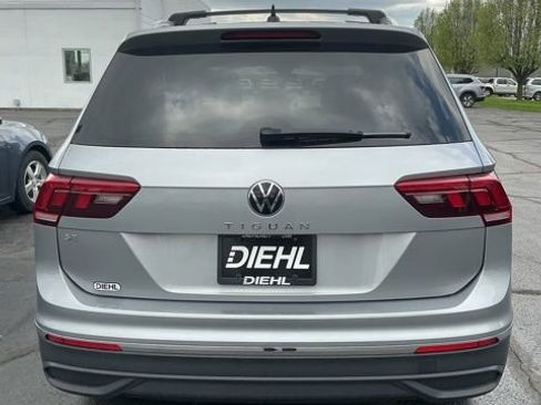Used 2024 Volkswagen Tiguan SE image 3