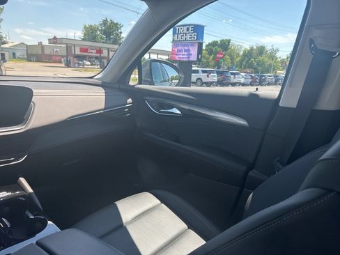 Used 2025 Buick Envision Preferred AWD/4WD image 18