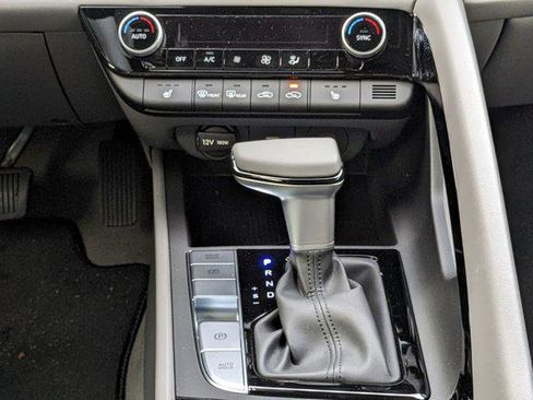 New 2025 Hyundai Elantra SEL image 18