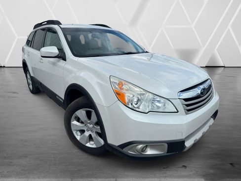 Used 2011 Subaru Outback 2.5i Limited AWD/4WD image 2