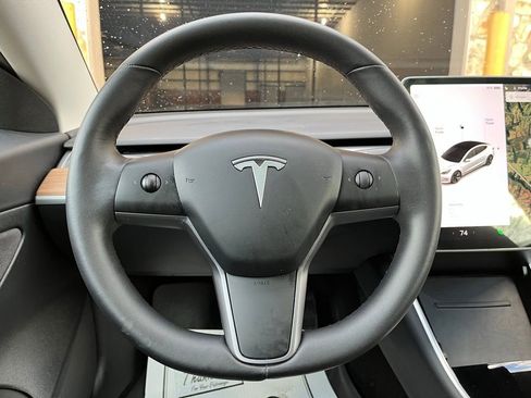 Used 2020 Tesla Model 3 Standard Range Plus image 26