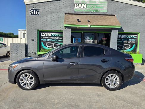 Used 2017 Toyota Yaris iA FWD image 17