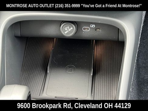 New 2026 Volvo XC40 B5 Plus w/ Climate Package AWD/4WD image 24