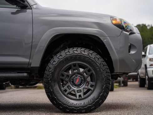 Used 2022 Toyota 4Runner SR5 Premium w/ Moonroof Package AWD/4WD image 9