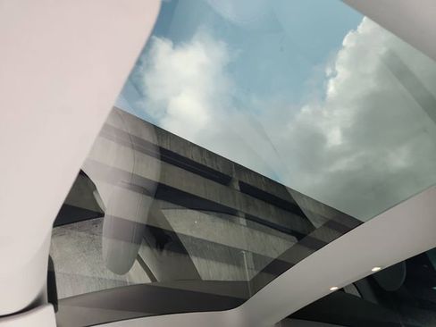 Used 2023 Tesla Model 3 Standard Range image 18