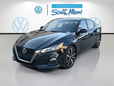 Used 2020 Nissan Altima 2.5 SR w/ Premium Package image 3
