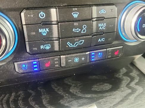 Used 2018 Ford F150 Platinum w/ Equipment Group 701A Luxury image 23