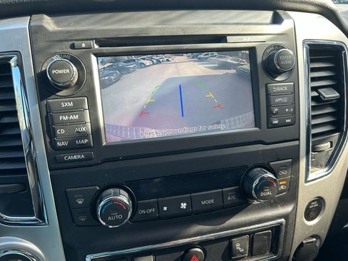 Used 2018 Nissan Titan SV w/ SV Convenience Package RWD image 21