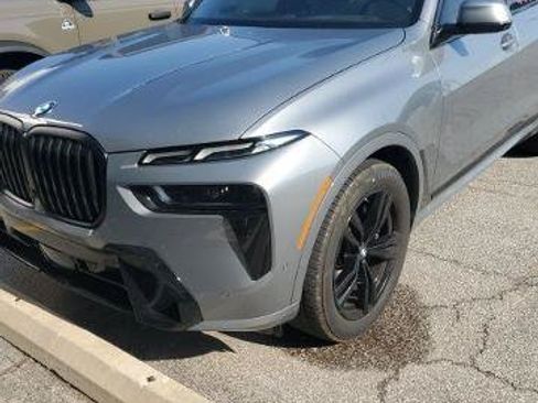 Used 2023 BMW X7 xDrive40i w/ M Sport Package AWD/4WD image 1