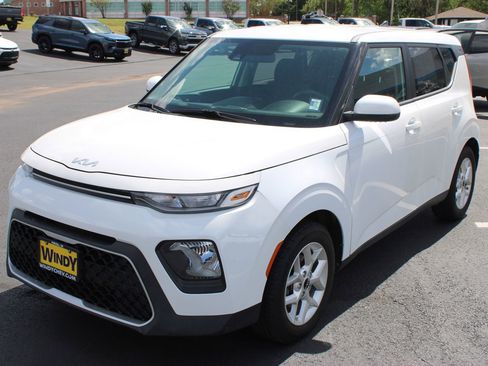 Used 2022 Kia Soul LX w/ Technology Package FWD image 4