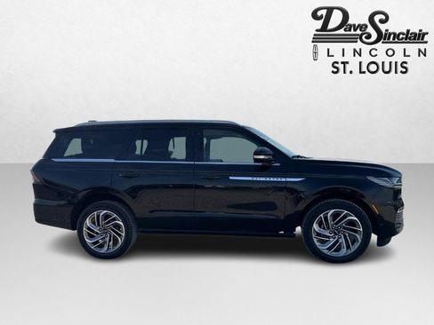 New 2025 Lincoln Navigator Reserve image 4