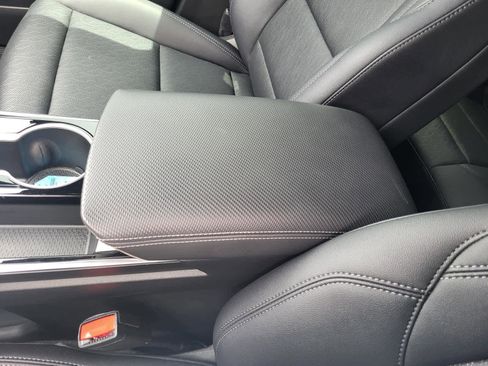 Used 2025 Chevrolet Equinox LT w/ Convenience Package II FWD image 24