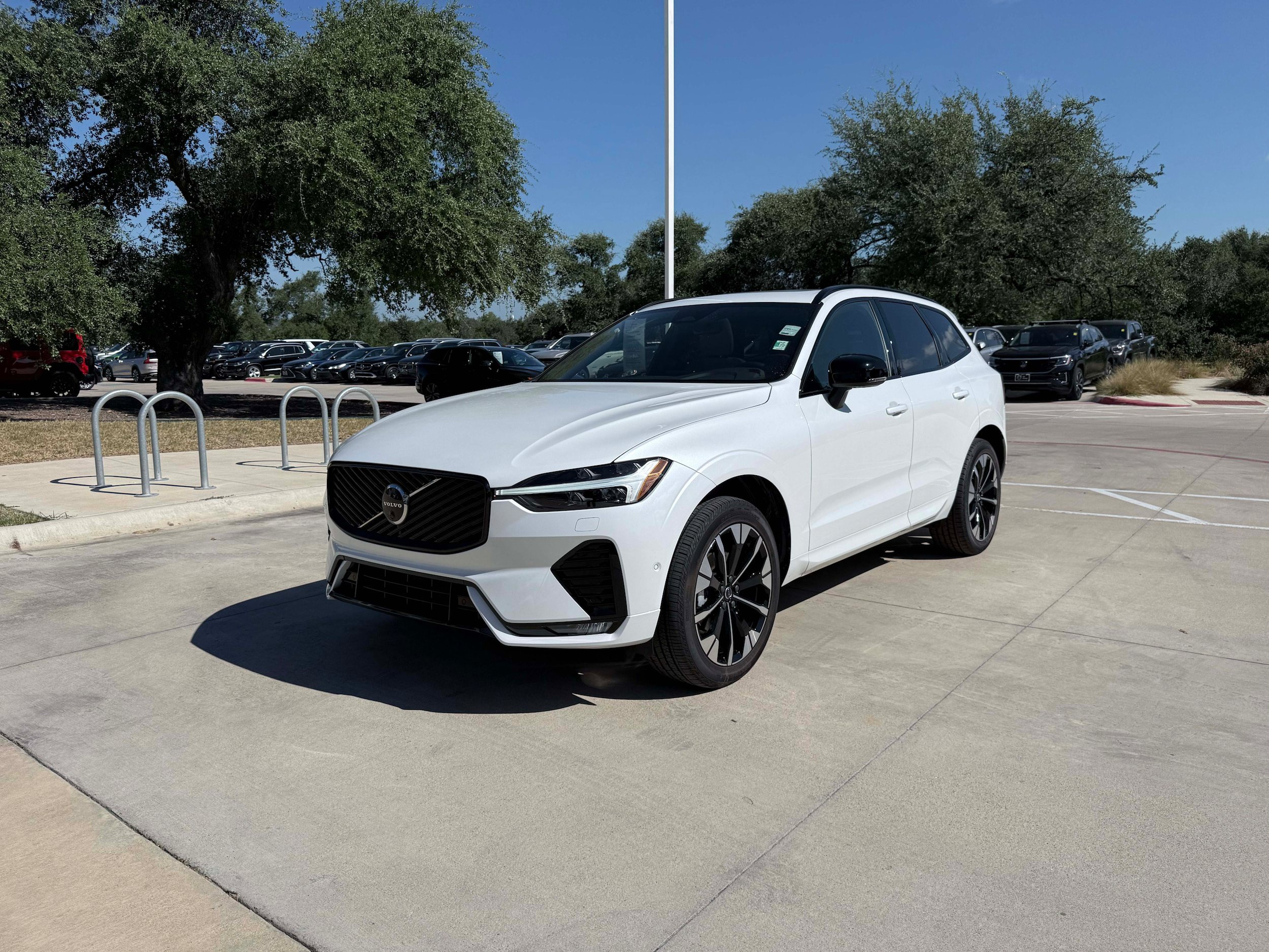 Certified 2026 Volvo XC60 B5 Plus AWD/4WD image 2