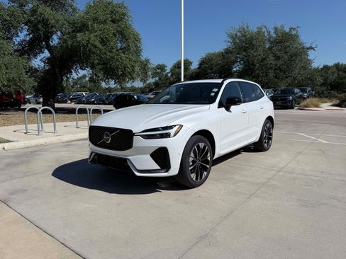 Certified 2026 Volvo XC60 B5 Plus AWD/4WD image 2