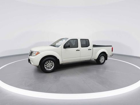 Used 2018 Nissan Frontier SV image 4